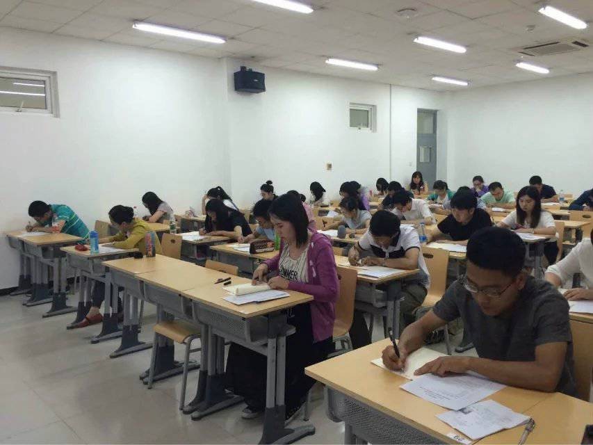 首都經濟貿易大學上課風采圖集