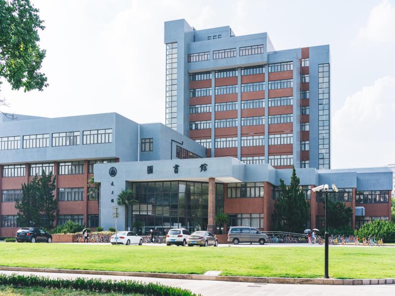 攝圖網(wǎng)_500538918_大學(xué)校園環(huán)境（企業(yè)商用）.jpg