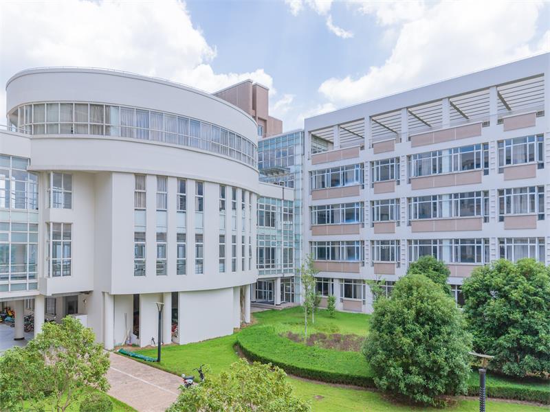 攝圖網_501007049_大學教學樓（企業商用）.jpg