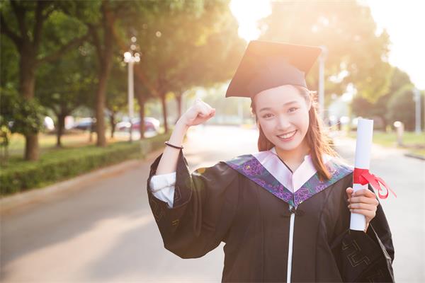 攝圖網_500940766_畢業季青春大學生（企業商用）.jpg
