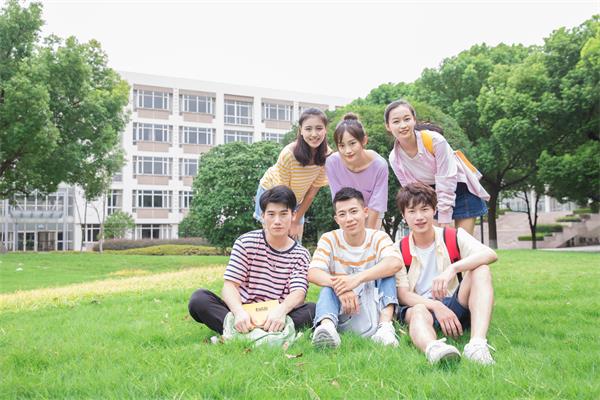 攝圖網_501018664_大學生校園生活（企業商用）.jpg